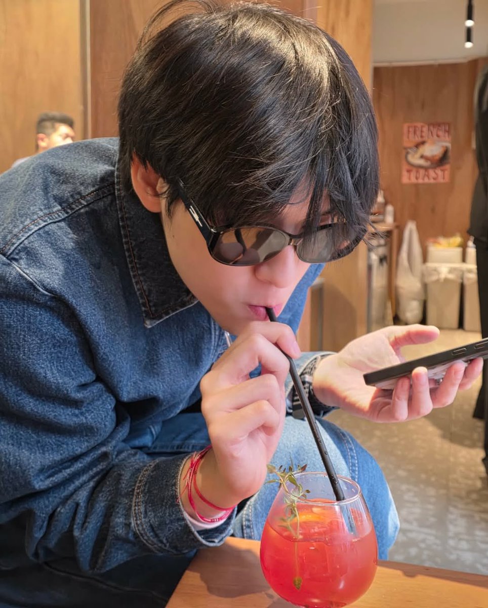 Tearremq_'s tweet photo. 2025                                      2026

ที่สุดเลยอะ ถ่ายจากมุมบิบี๋ มายพิกกี้บูบู้กันมาก https://t.co/nhhWTuxybt