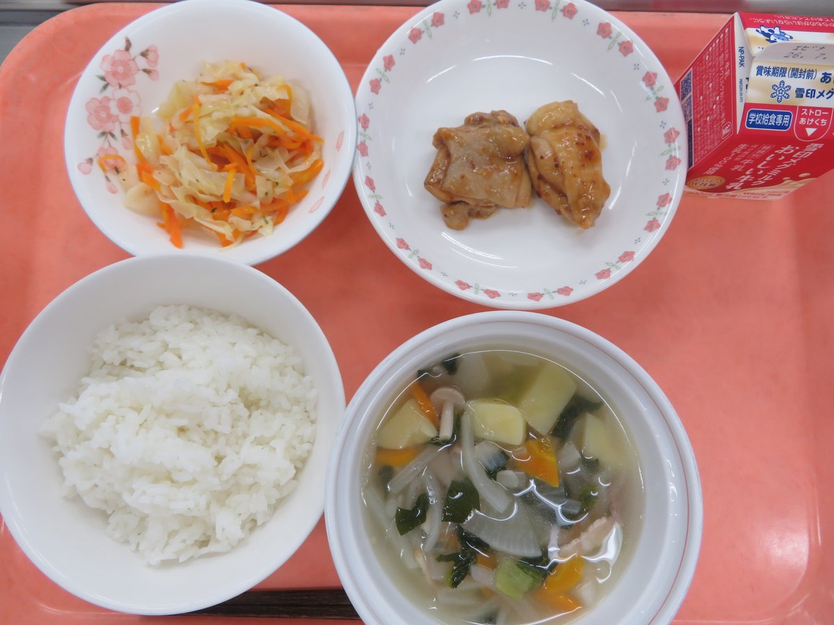 denenchofusses's tweet photo. ６月25日(木)今日の給食です。       
 ・ごはん
 ・鶏肉のハニーマスタード焼き
 ・にんじんサラダ
 ・野菜スープ
 ・牛乳 https://t.co/Y1zrAsNvLc