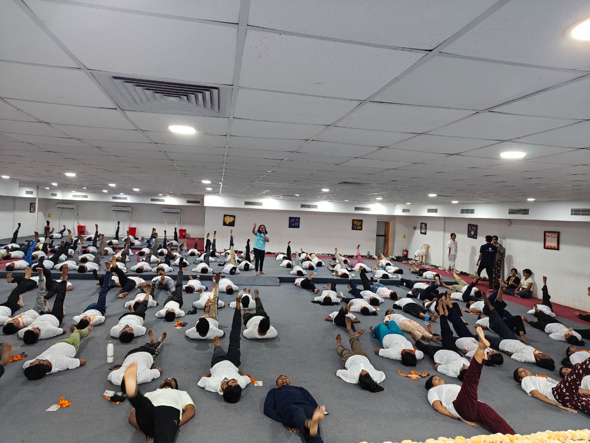 MYBharatHQ's tweet photo. Day 2 of the #VandeMataram Camp in Kolkata started with an energising yoga session, bringing participants together in the spirit of wellness, mindfulness, and discipline.

#MYBharat https://t.co/Jlte3ZdEQv