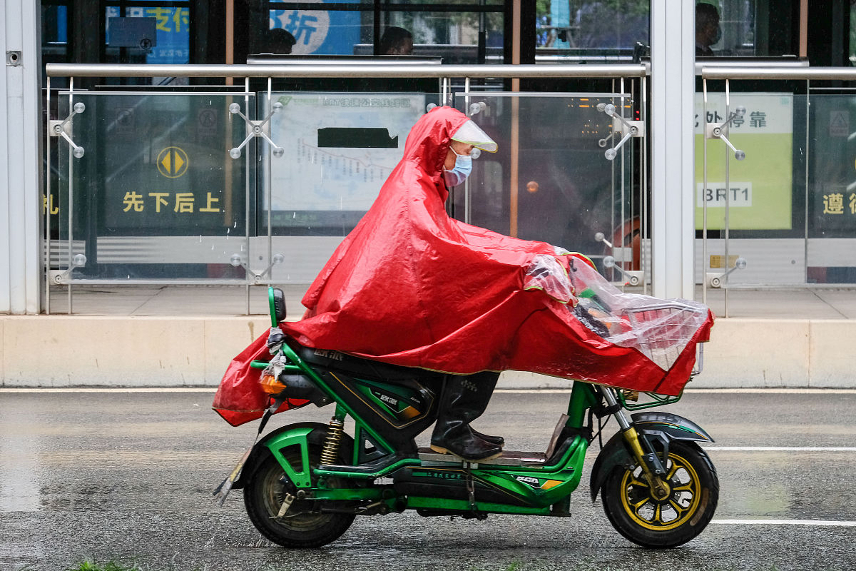 spravedbidlo's tweet photo. A stranger handed me a warm drink when my bike broke down in the cold rain—restored so much faith in people today. https://t.co/hJagaAprzl