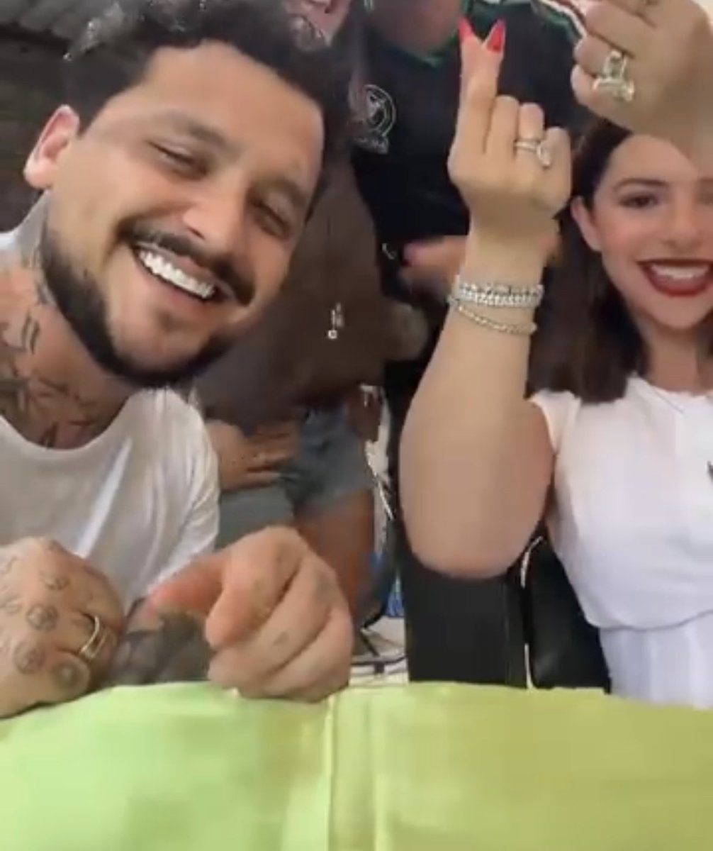 Neli1076571's tweet photo. Woo hooo!! Gano Mexico 🇲🇽⚽️🥅 
Por cierto son 4 💍💍💍💍🤭 #Nodal #AngelaAguilar #Parejon https://t.co/a1eNJakXWa