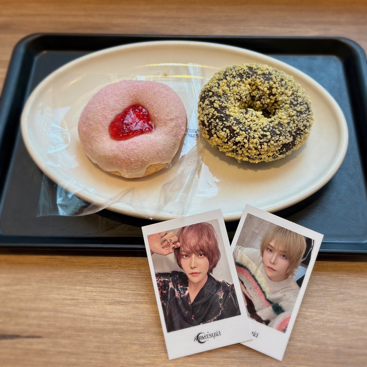 kanade_o3's tweet photo. 天月さんも食べてたのでおかわりもっちゅりん！
チェキの髪色と合いすぎたദി  ᷇ᵕ  ᷆  )♡ https://t.co/9gFsNJoTnL