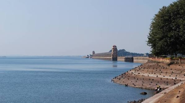 SadaaShree's tweet photo. Andhra Pradesh has two major rivers- Godavari and Krishna, along with Penna, Tungabhadra, and a whole lot of smaller rivers, tributaries.  

While we know about Godavari and Krishna, not much is known about the other rivers. This thread takes a look at some of them. https://t.co/cHjxNjTd3M