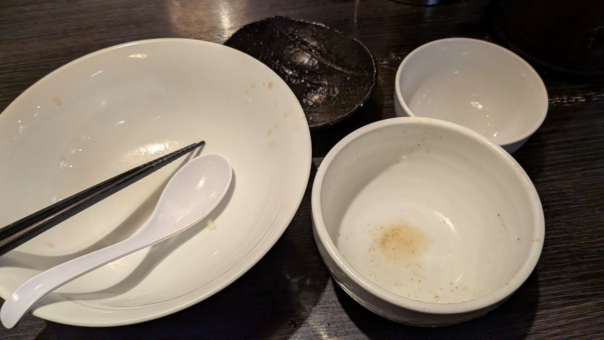 wolf_Abydos's tweet photo. ん、お残し厳禁。
（綺麗に）食べ散らかした後。
おててを合わせて。
ごちそうさまでした。 https://t.co/UKzmPKOriZ