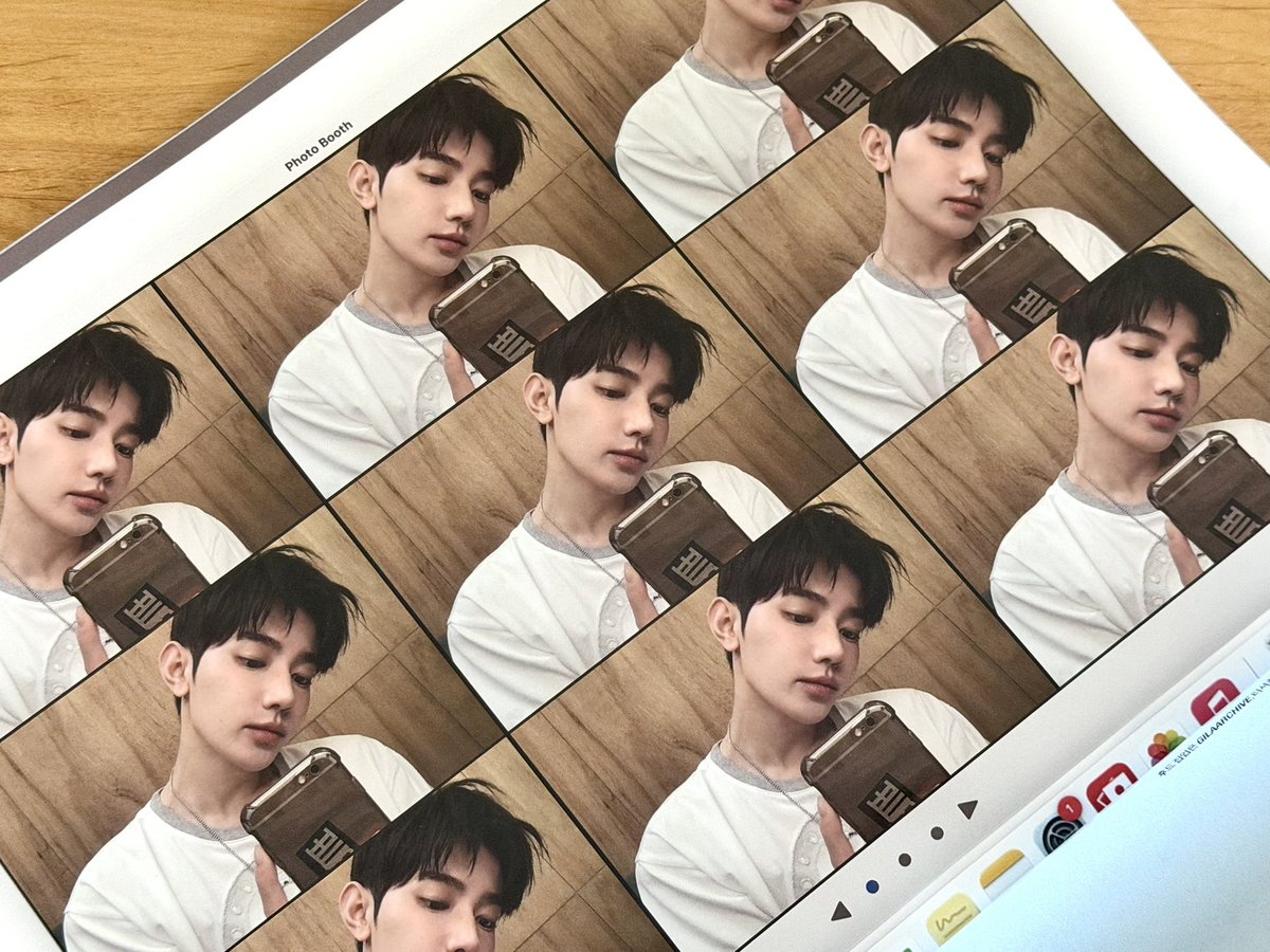haoscosmic's tweet photo. sometimes all you need is a simple macbook photo booth picture 🤍 https://t.co/t5Ee9zIHG6