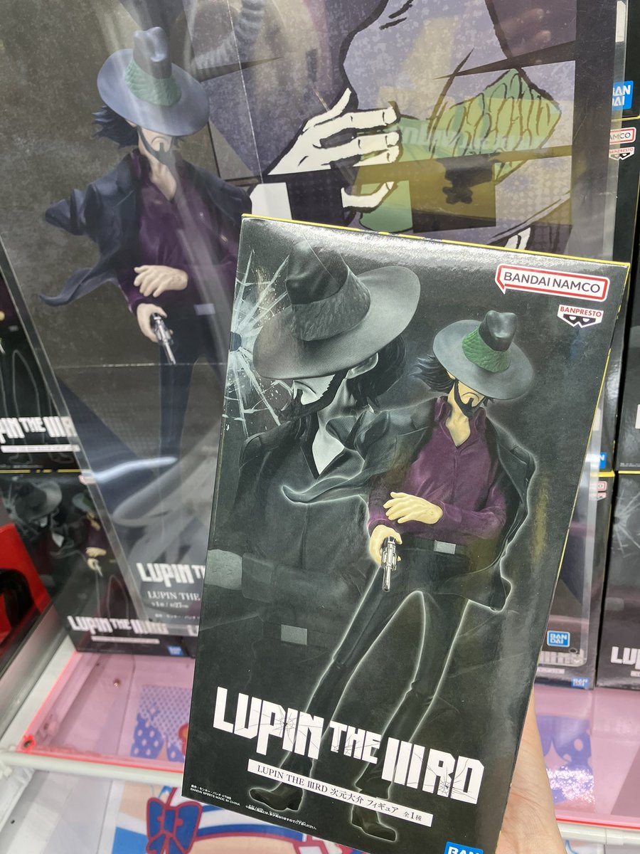 kure_hapi's tweet photo. 📢オススメ景品

『LUPIN THE ⅢRD 次元大介 フィギュア』

入荷しました🔫

銃を構え髪やジャケットが風でなびく姿、どこから見てもかっこよ過ぎる次元大介を皆さんゲットしてくださいね。🎩
 #次元大介  #クレハピ https://t.co/F7d8wyyTHO