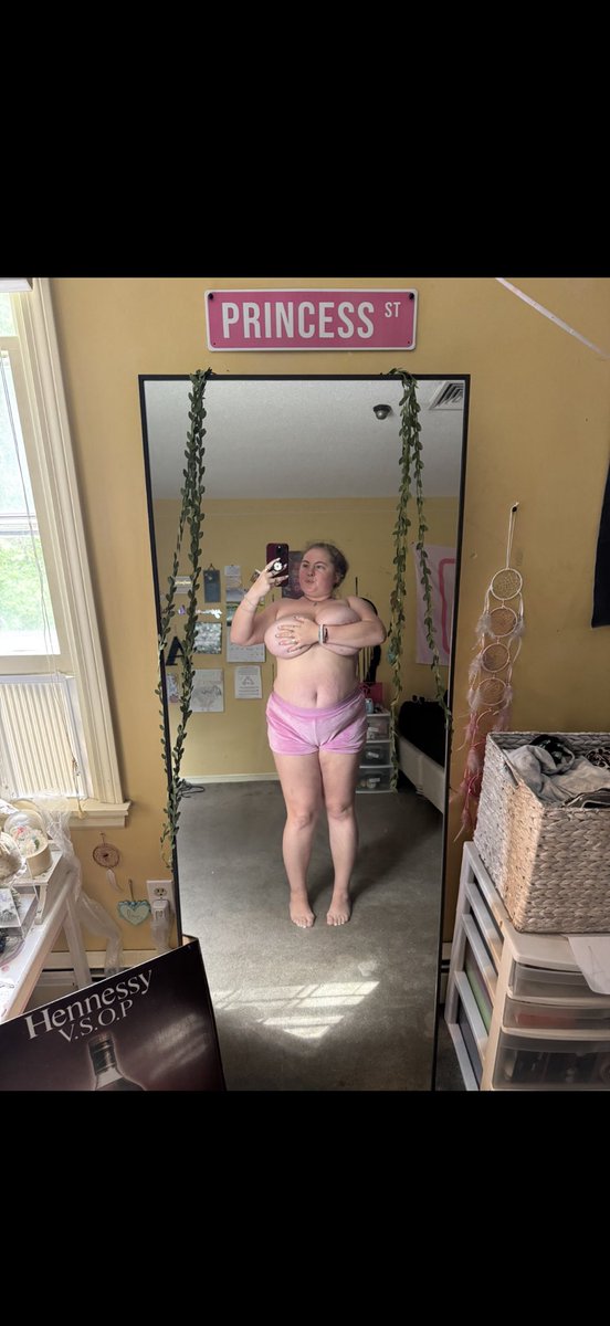 Dudtxgeb's tweet photo. Fat slut thinks she’s sexy https://t.co/oqIHMsqdPM