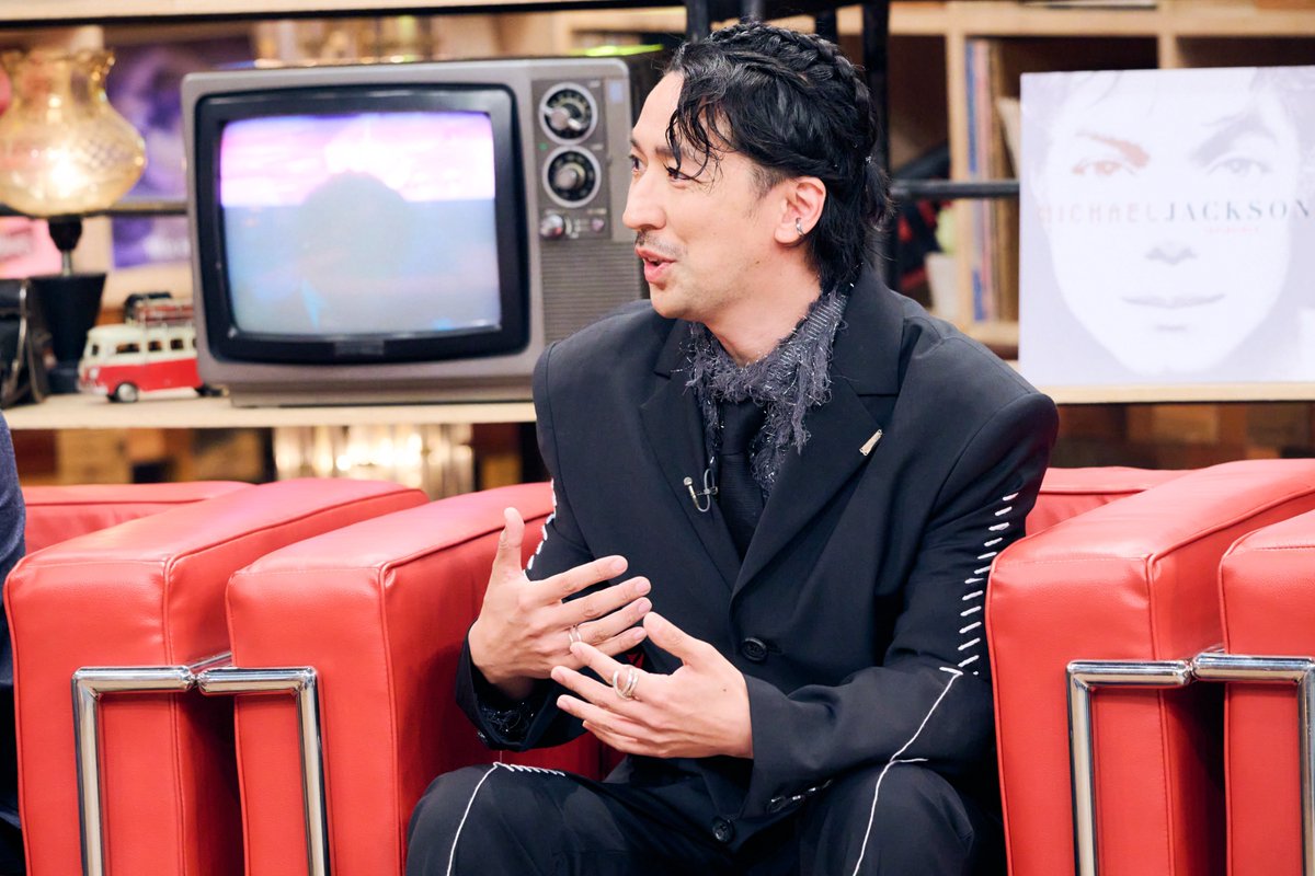 oricon's tweet photo. NHK『SONGS』でマイケル・ジャクソン大特集
KING OF POPが起こした“革命”を深堀り

大泉洋は子どもの頃からリスペクト❗️
秘蔵映像なども公開予定
https://t.co/tykCGHHJyR

ゲスト：TAKAHIRO、NONA REEVES西寺郷太、森崎ウィン https://t.co/irlWuwL1uc