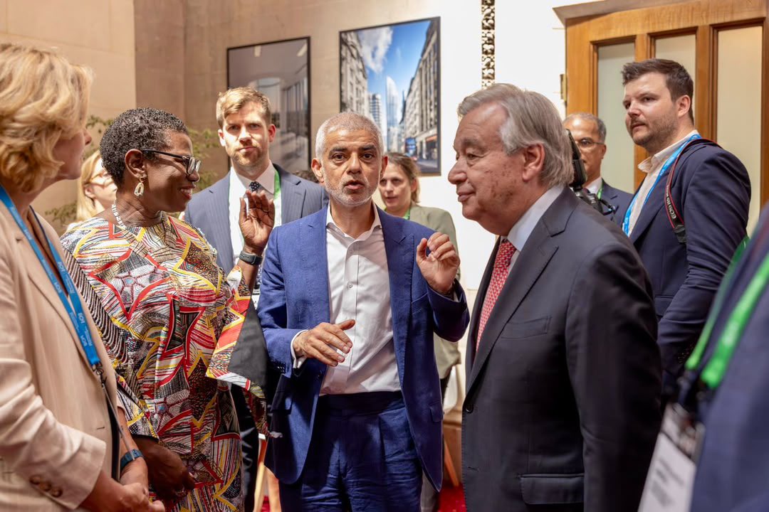 yakisawyerr's tweet photo. In my capacities as Mayor of Freetown and C40 Cities Global Co-Chair, I participated in London Climate Action Week 2026 on Tuesday and Wednesday.

Key engagements included a closed-door roundtable with United Nations Secretary-General António Guterres on accelerating local climate action, and a reception at St James’s Palace, where I had the opportunity to engage King Charles III on C40 Cities’ work on climate action and clean air. In addition to delivering keynote addresses at the Mayoral Dialogue on urban resilience, and at the ODI Global and LAGO Collective convening on women-led green innovation, it was a pleasure to join my sisters Anne Hildago, now former Mayor of Paris, and Kate Gallego, Mayor of Phoenix on a panel at the LSE, my other alma mater!

I had a bilateral meeting with Governor Babajide Sanwo-Olu of Lagos (Lagos is one of 14 C40 Cities in Africa), continued my support for youth climate advocacy and shared my insights on the BBC Climate Question podcast, slated to be aired this weekend. Throughout my two day participation, I used every engagement as a platform to advocate for sustainable climate financing that creates jobs for Global South cities, including Freetown.

#TransformFreetown
#TransformingLives
#LCAW2026