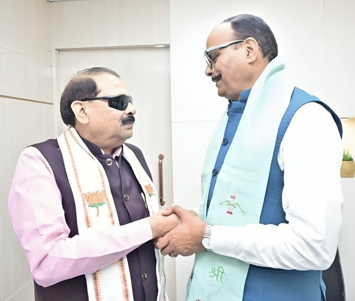 bsranabjp's tweet photo. ऊर्जावान, विनम्र एवं कर्मठ व्यक्तित्व के धनी, उत्तर प्रदेश के यशस्वी उपमुख्यमंत्री माननीय श्री @brajeshpathakup जी को जन्मदिवस की हार्दिक बधाई एवं शुभकामनाएँ !

ईश्वर से आपके स्वस्थ एवं सुदीर्घ जीवन की कामना करता हूँ !! https://t.co/UBG476u6BH