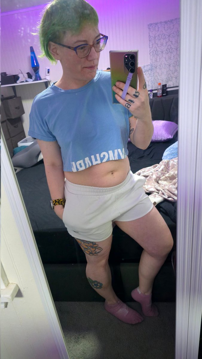 Phoenix_Feet's tweet photo. Just relaxing at home tonight 😌 https://t.co/QsGsswKHF6