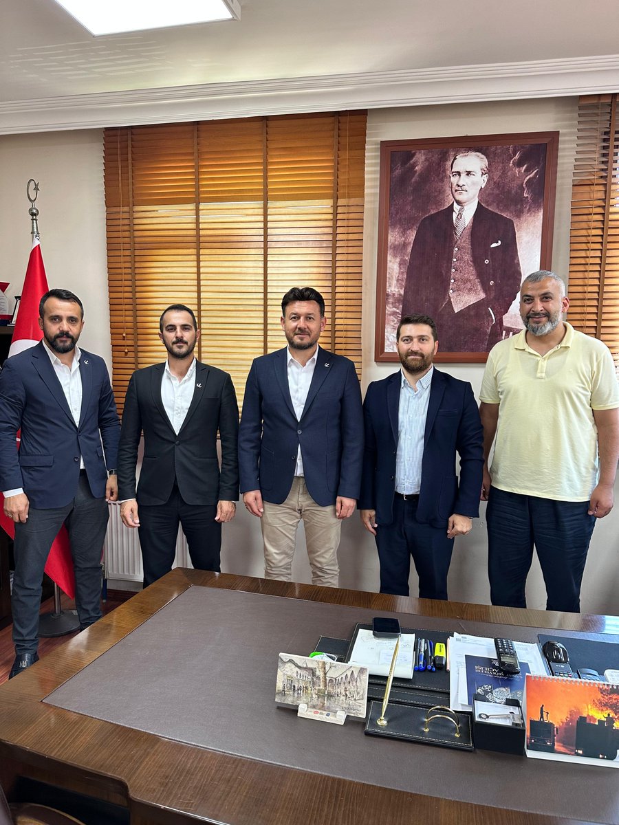 rpeyupsultan's tweet photo. İlçe Başkanımız Sayın Osman Çelmeli, MGD İlçe Başkanımız Sayın Suat Aras ve yönetim kurulu üyelerimiz ile birlikte Eyüpsultan İlçe Tarım Müdürümüz Sayın Fatih İke’yi makamında ziyaret ettik

@erbakanfatih @rprefahpartisi @rpyemretasci @osman_celmelii
@eyüpsultanilçetarım https://t.co/6EQsGxMo3A