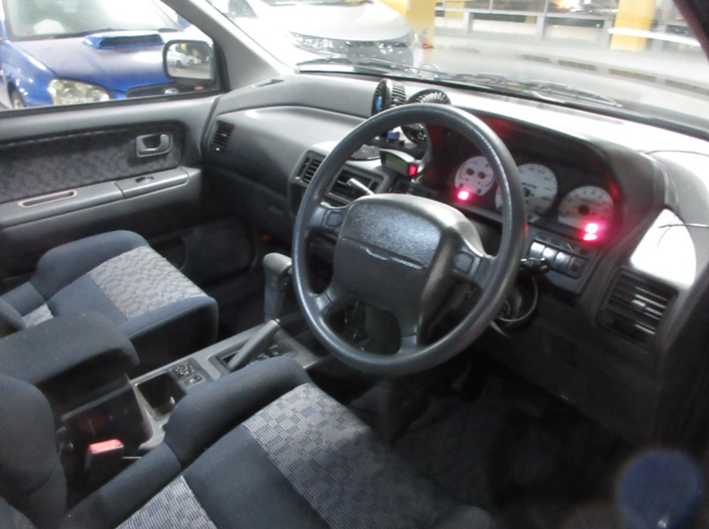 IXbE1IzHH3myazI's tweet photo. 気になる中古車！
「三菱 RVR ハイパースポーツギア Z」
ノンターボですが、販売期間がモデル末期の10ヶ月しかなかったレアグレードですぅ😆 https://t.co/n44HCXZCMX