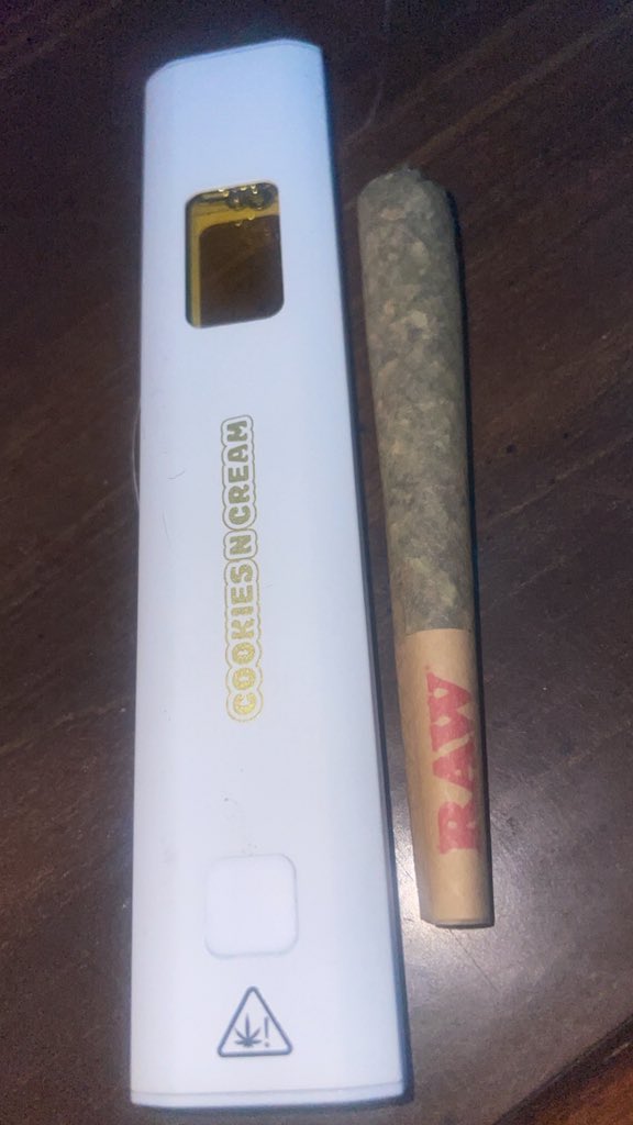 OGCakesOfficial's tweet photo. A @RAWLIFE247 pre roll before bed with my OGCAKE to end the night ๐๐ฝ ๐ค
#OGCAKE
@shesmokescake Follow This Account for info on the merch! https://t.co/SEplDPudR5