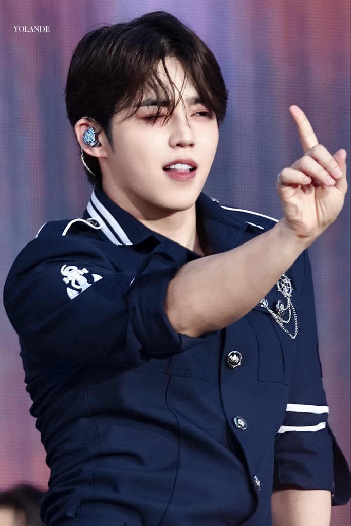 Svt_yolande's tweet photo. 260620 10th CARAT LAND

#에스쿱스 #SCOUPS
#승철 #최승철 
#세븐틴  #SEVENTEEN https://t.co/p97t1wmDox