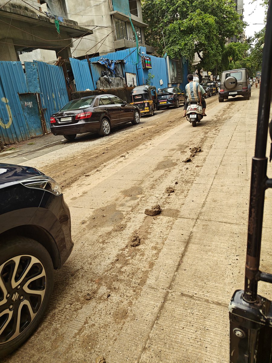kmanjunathhegde's tweet photo. @CPMumbaiPolice @MumbaiPolice @mybmc @bmcmumbai @timesofindia @bandrabuzz @BandraOnline  newly cemented road 16th Road, Bandra West near Mini Punjab Hotel, totally spoilt by a construction site vehicles that carry mud. What is BMC doing about stopping this nonsense https://t.co/7fzFmqSiyd