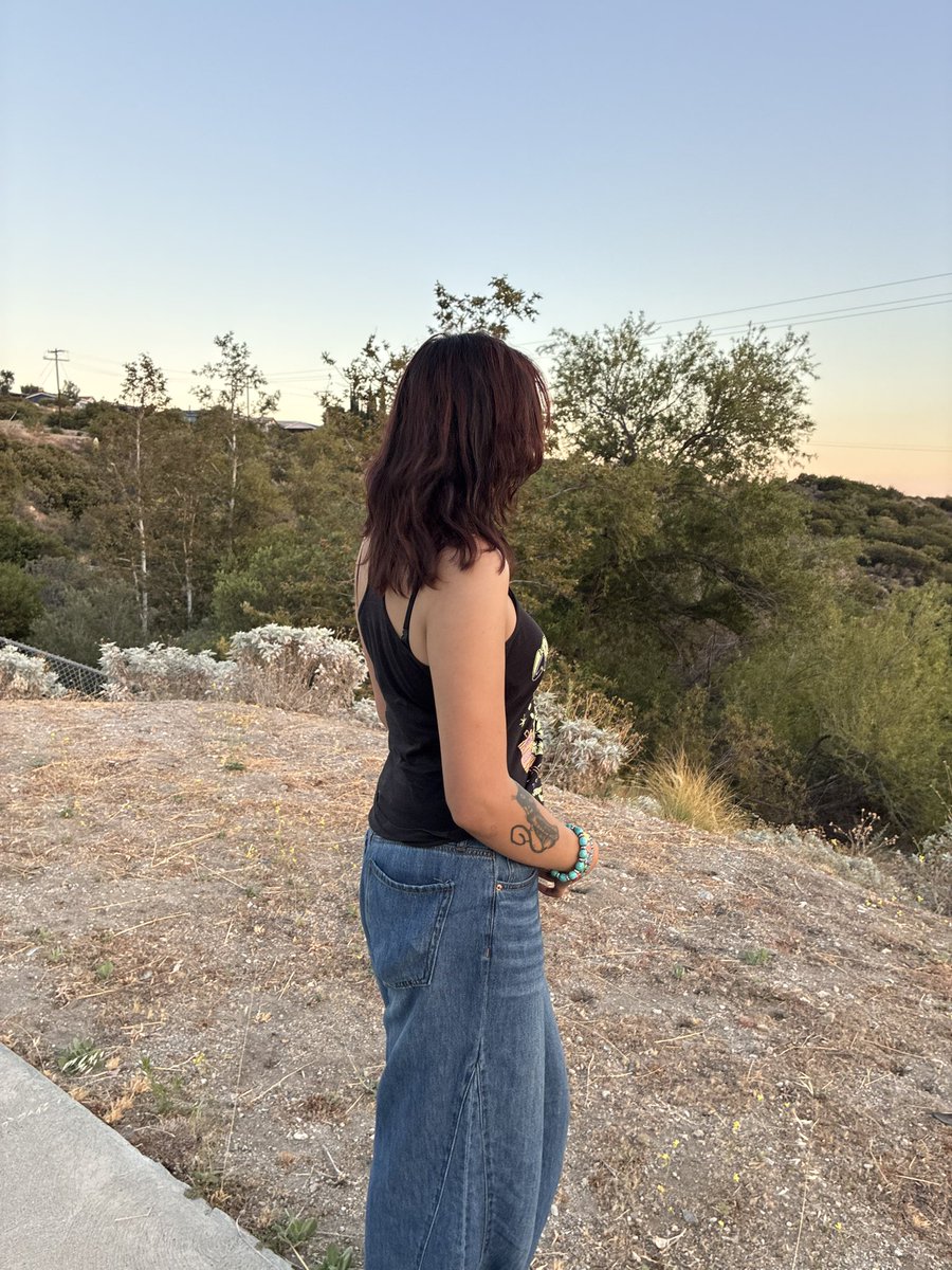 spicycatqueen's tweet photo. Pretty trees pretty sky :3 https://t.co/mc9jRogqm0