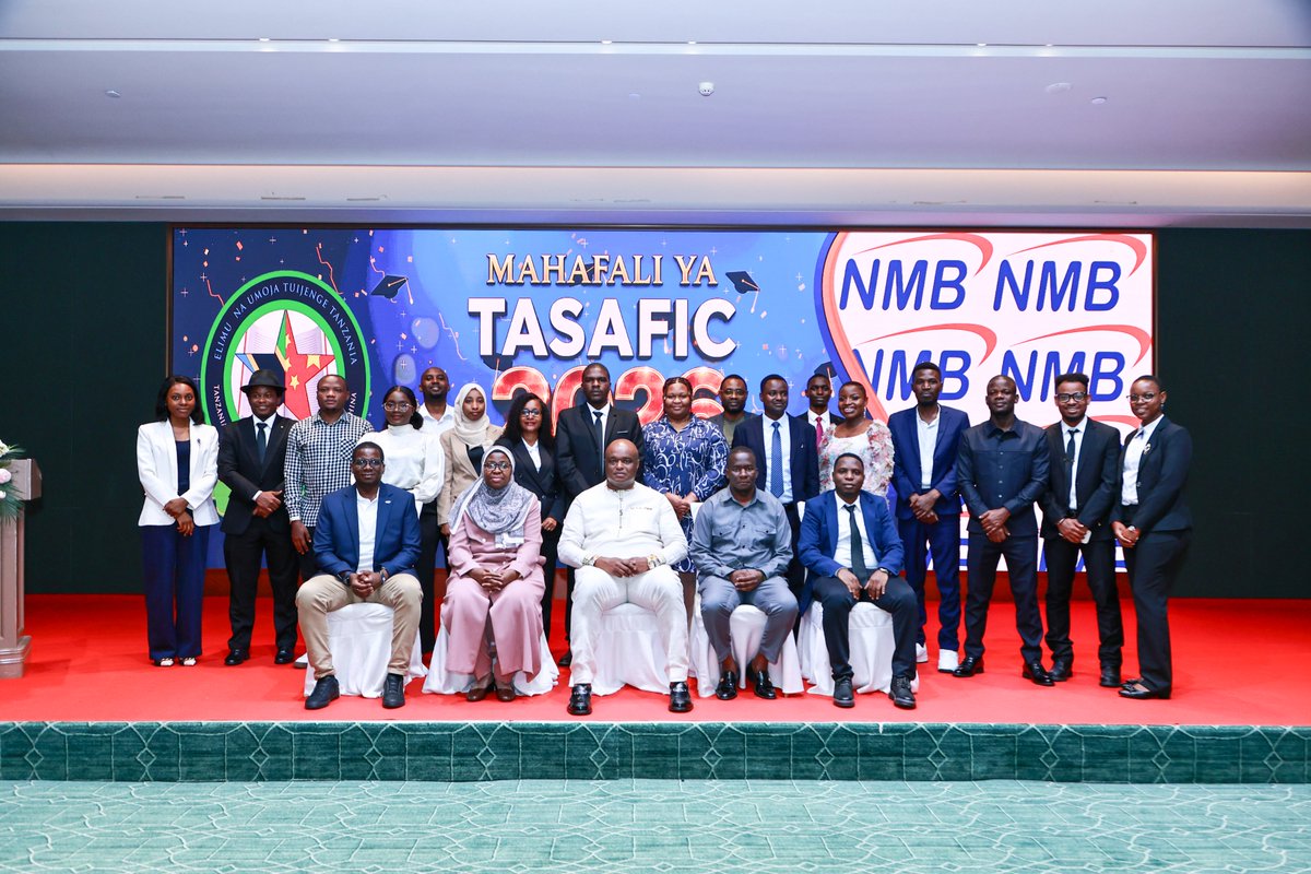 TASAFIC126244's tweet photo. Picha ya pamoja yenye tabasamu za ushindi! Mgeni Rasmi, Mh. Balozi Dk. Suleiman Haji Suleiman, akiwa katika picha ya pamoja na wahitimu wote wa TASAFIC wa mwaka 2026. Hii ni taswira ya nguvu kazi mpya, yenye weledi na uzalendo, iliyo tayari kulitumikia Taifa letu. Hongereni sana https://t.co/W24bWsQmOZ