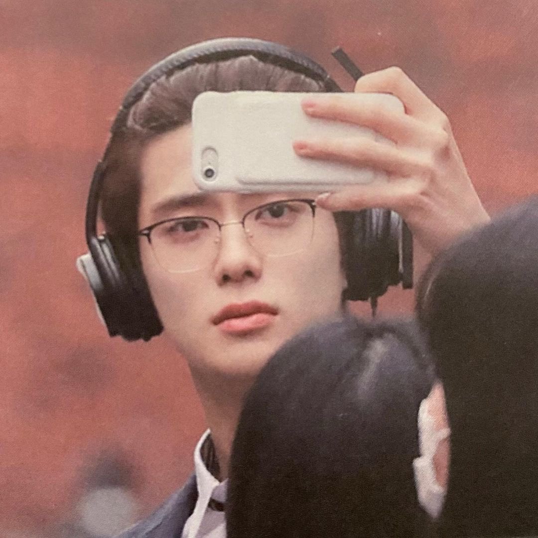 _jjeongjjh's tweet photo. 👓🎧 https://t.co/NAmspEuNsS