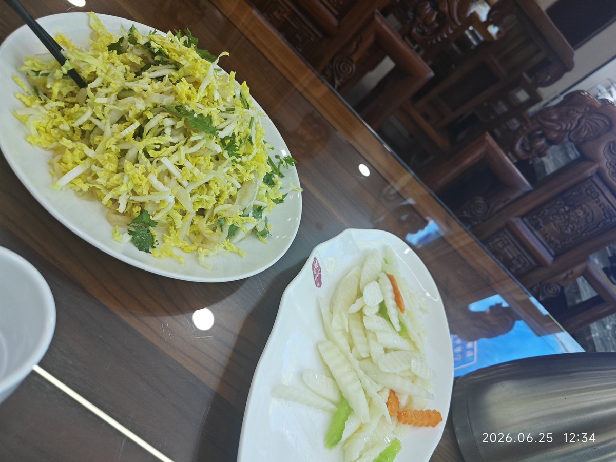 585_nomi's tweet photo. 最爱吃的那家川菜馆招牌辣子鸡还给我卖完了……气的吃隔壁家去了，也挺好吃的 https://t.co/theB73JDlU