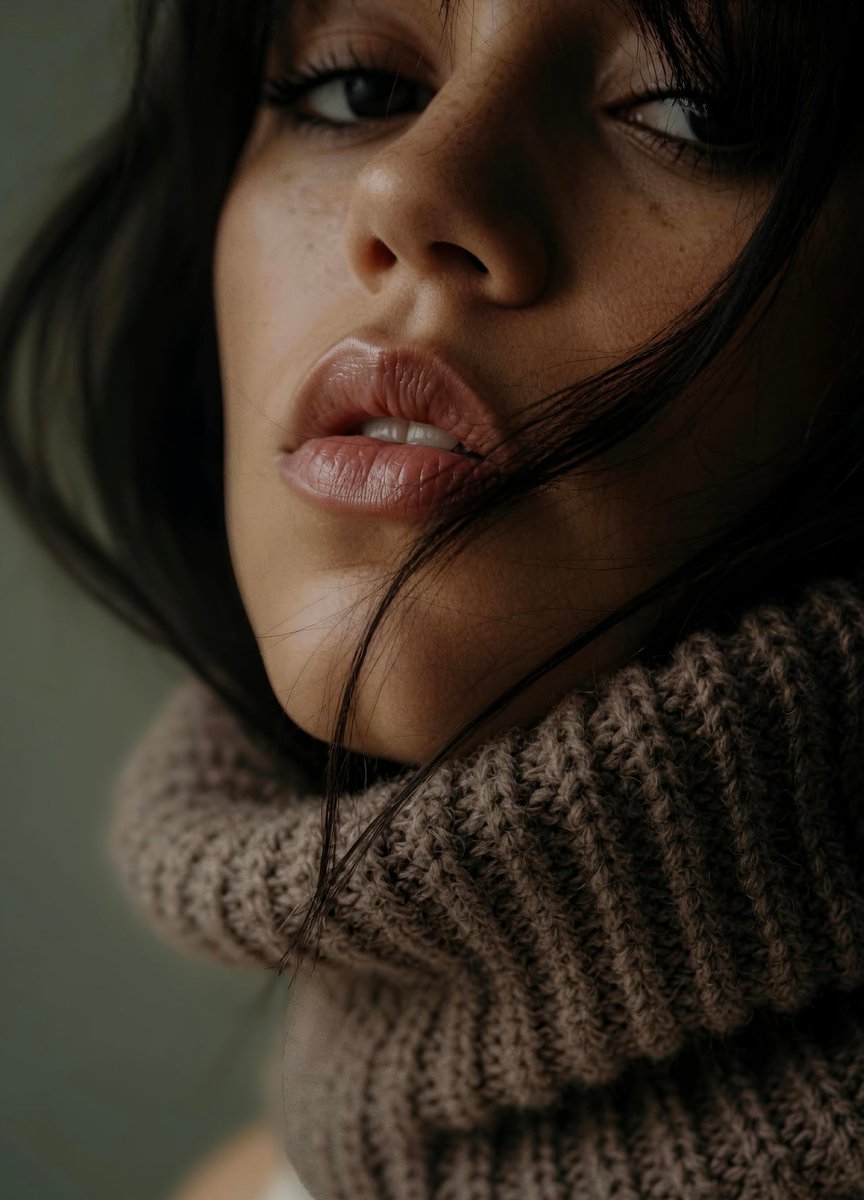 Shelbytweetzz1's tweet photo. Jenna Ortega, 23... The kind of gaze that lingers long after the photo. 🖤👀 https://t.co/XmuGF5fg78