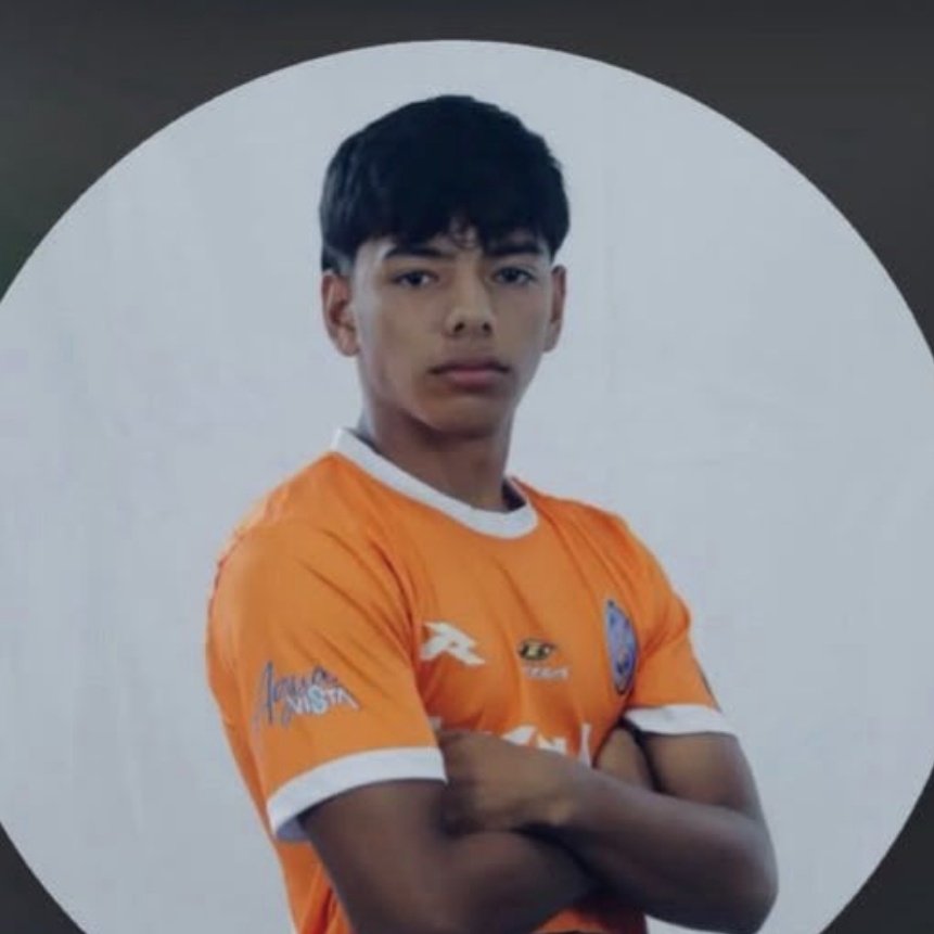 jairspineda's tweet photo. ATENCIÓN: Otro futbolista desaparecido por el terremoto es José Pimentel, quien forma parte de la cantera del @DvoLaGuaira 

Hace vida en la zona de Macuto. Se ubicaba por el Hotel Brisas del Mar https://t.co/g1ZU3Lv1fj
