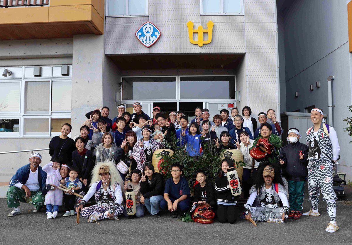 MLIT_JAPAN's tweet photo. ︵︵︵︵︵︵︵︵︵︵︵︵︵︵
#離島 の学校に通いませんか？
︶∨︶︶︶︶︶︶︶︶︶︶︶︶
🏫─・令和9年度・─🏝️

　  #離島留学生 募集

───────────

離島留学募集状況の情報を
とりまとめました📖✏️

詳細はこちら👇
https://t.co/BtWSkHD9bD

#離島留学
#小学生 #中学生 #高校生 https://t.co/gGBcDOUQI8