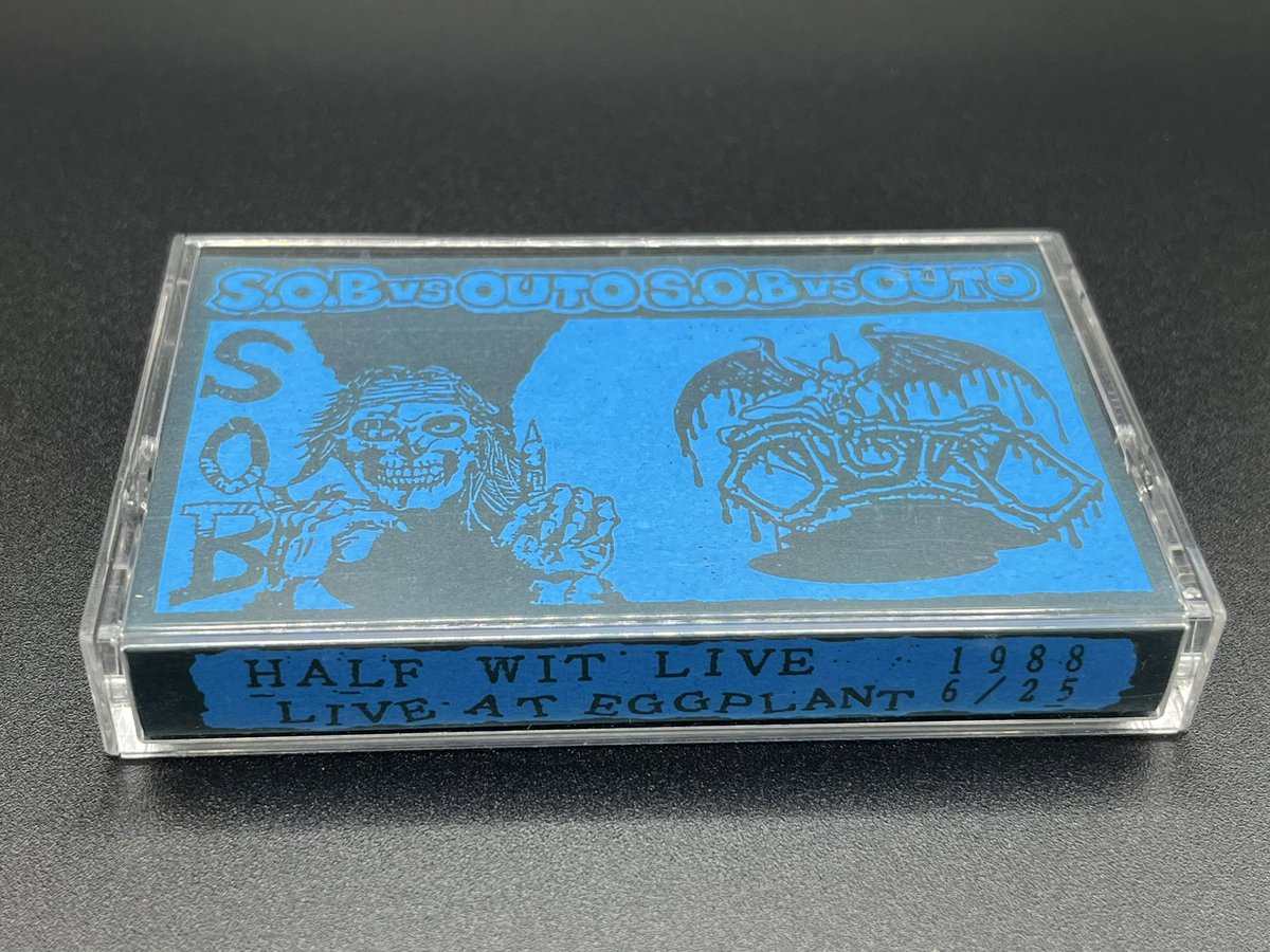 ZERO_MAGAZINE's tweet photo. 1988年のOVER THE TOPで発売したSxOxBとOUTOのカセットテープの予約を開始します。
缶バッチ付きになります。

下記のアドレスからご予約できます。

https://t.co/chy8aoNMoH 

発送は7月上旬になります。

宜しくお願いします。 https://t.co/yO3bTRVRho