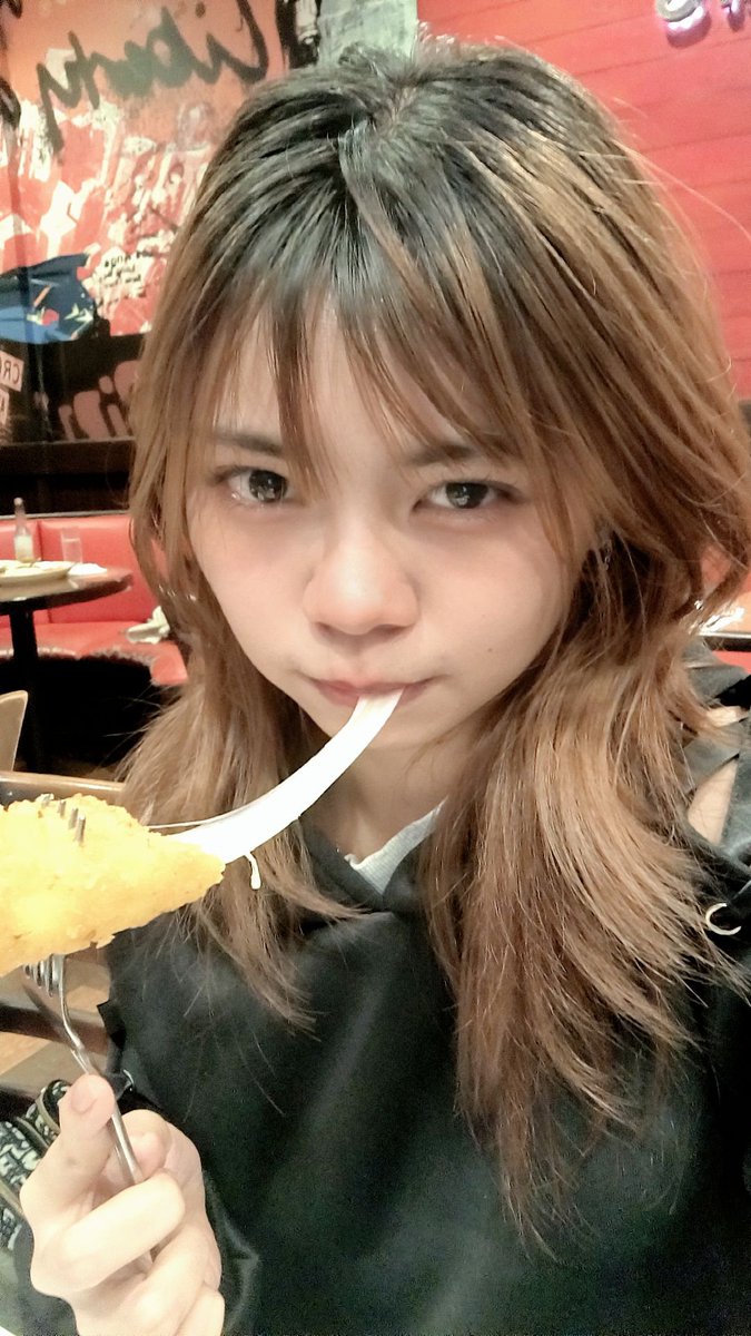 KanonPyonPyon's tweet photo. Cheese is an alien's favorite of all time 🧀 👾💙 https://t.co/gaMT4zBeUB