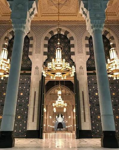 ResiFan325's tweet photo. @sharghzadeh Mecca still gets way more visitors than the Vatican, and the so called "Historical fabric" still exists in the form of Islamic architecture and calligraphy inside the holy mosque. you just have to actually go there instead of lamenting on aerial pictures. https://t.co/JCqlQv1uG7