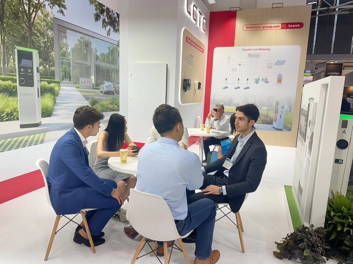 linkcharging's tweet photo. 🔥 𝐃𝐚𝐲 𝟐 𝐚𝐭 Power2Drive 𝟐𝟎𝟐𝟔, 𝐝𝐨𝐧𝐞!
Another great day at 𝐁𝐨𝐨𝐭𝐡 𝐁𝟔.𝟏𝟓𝟗 in Munich. 🇩🇪
Today is our 𝐥𝐚𝐬𝐭 𝐝𝐚𝐲 at the show. If you're still here, come find us. 😉
📍 𝐁𝐨𝐨𝐭𝐡 𝐁𝟔.𝟏𝟓𝟗 | Messe München
#LCTC #Power2Drive #EVCharging #Munich https://t.co/aFpCzhRX8N