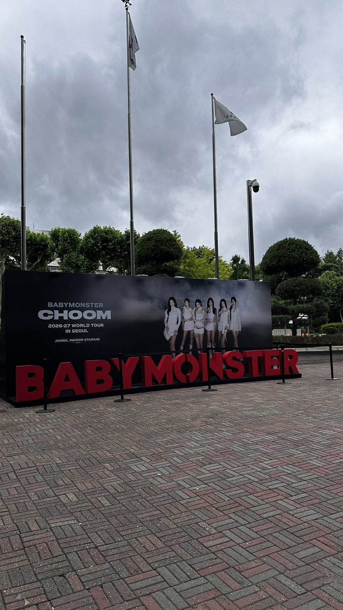 PandauRORA_Lee's tweet photo. haha everyone here are staffs. i asked if i can roam around and take a pic and they allowed me 🫶🏻

#BABYMONSTER https://t.co/NpcwggIxDu