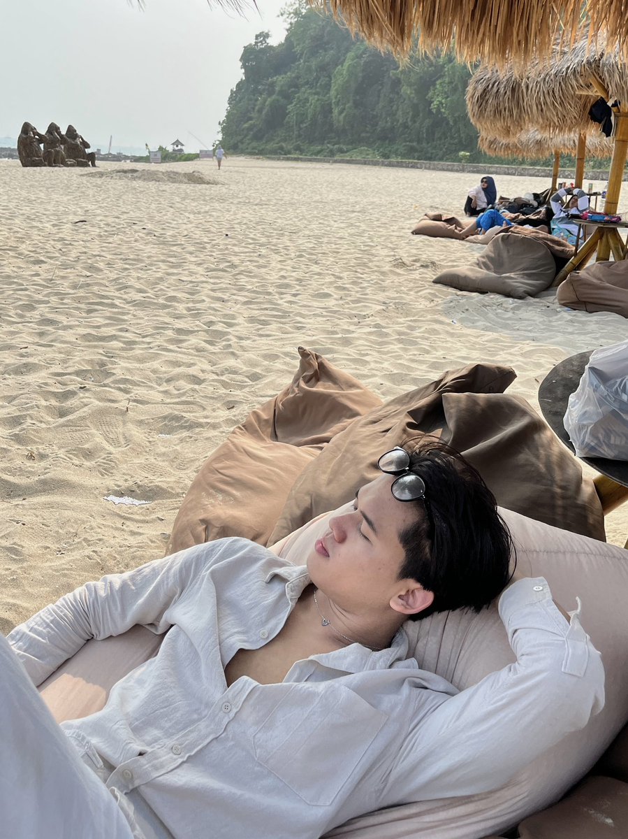 remoonv's tweet photo. [BOYFRIEND APPLICATION]

Name: rey/remon
Age: 21
Occupation: kuliah
Domicile: jakbar
Zodiac: capricorn
Height: 175
Hobby: mabar ml, cooking, singing, nonton animex
Fun fact: suka marvel, pokemon, ariana, sabrina, olivia, dan satuhal yg bisa gue banggain dari diri gue adalah masakan gue 😋🫶