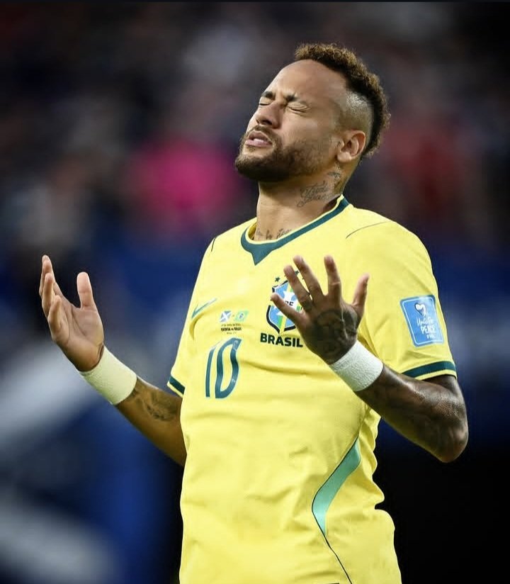 Nate_badz's tweet photo. Neymar was emotional after the game...what a return he looked sharp creating 3+ big chances 

#WORLDCUP
#USA
#Neymar https://t.co/nWCgMu5Loj