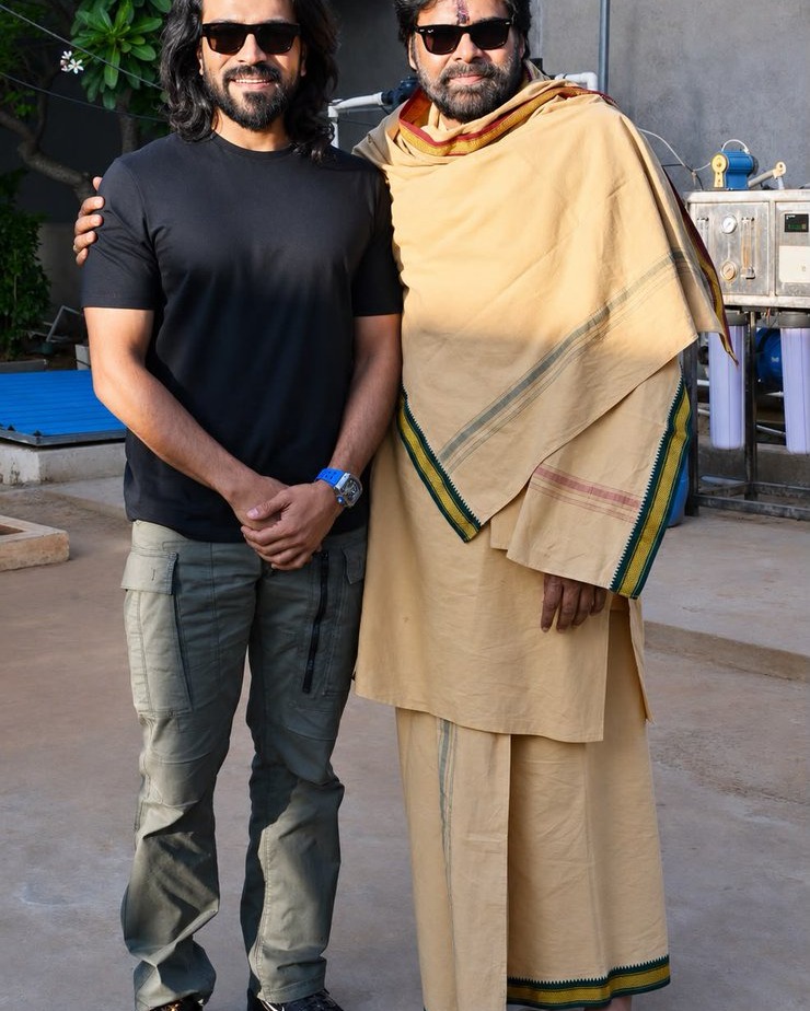 IndiaToday's tweet photo. Actor @AlwaysRamCharan shared photos with @PawanKalyan after meeting him in Amaravati. In a post on X, Ram Charan said he spent a lovely evening with Pawan Kalyan and was pleased to see the progress of the new Jana Sena Party office, wishing the team continued success in the journey ahead.

Read More: https://t.co/lQBqbYjk6h

#RamCharan #PawanKalyan #JanaSenaParty #Amaravati #Tollywood #AndhraPradesh #CelebrityNews #PoliticalNews #IndiaNews #IndiaTodaySocial