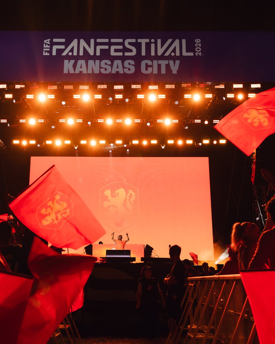 FWC26KansasCity's tweet photo. FIFA Fan Fest™ went FULL Oranje 😎🧡

#FIFAFanFestival #FIFAWorldCup #WeAreKansasCity #WeAre26 https://t.co/4w2jxsqxB5
