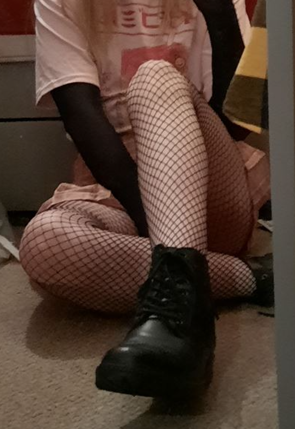 JunkLewdDev's tweet photo. kiss my boot you fucking loser?? https://t.co/YMKHO1ttQw