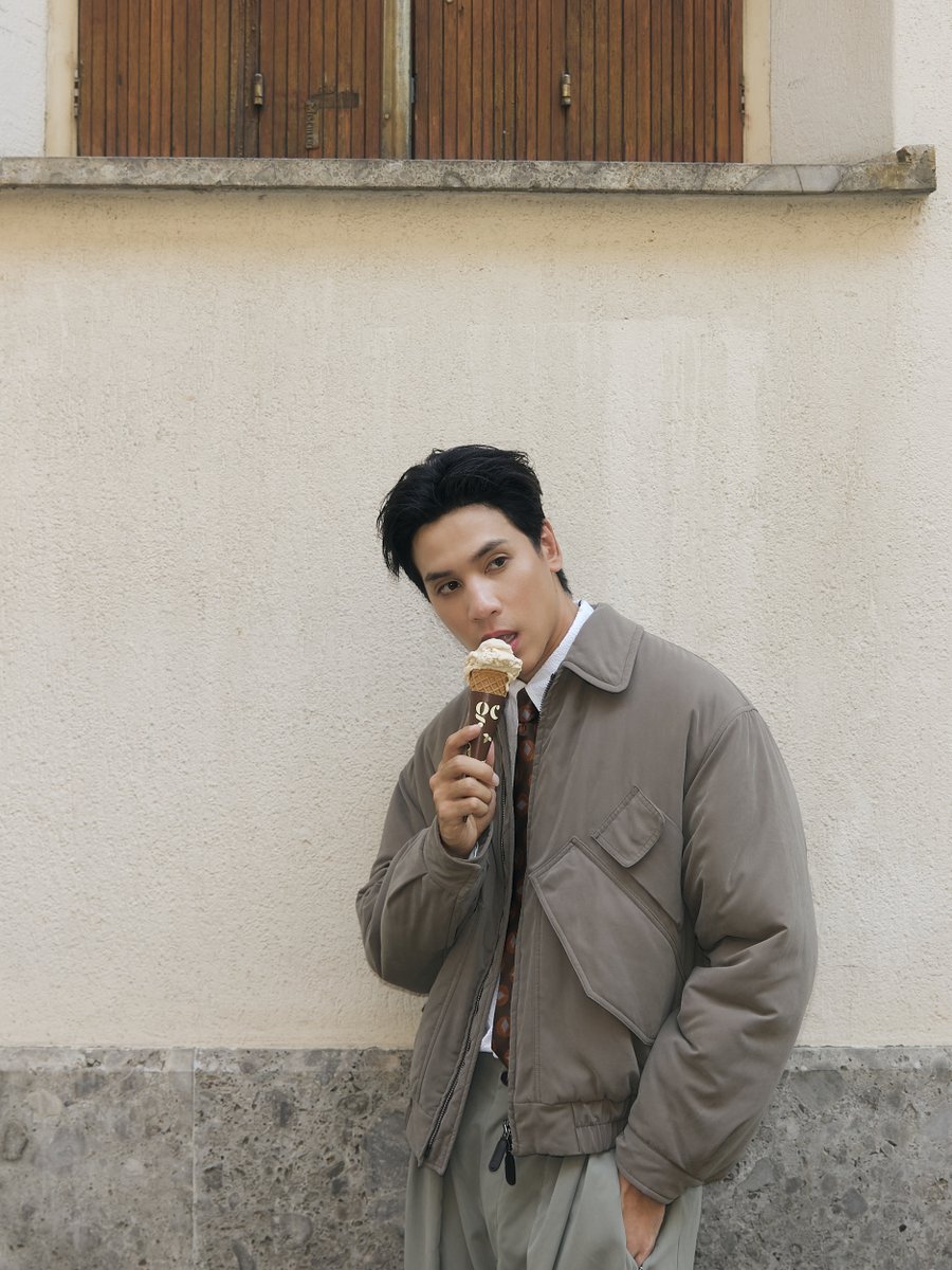 mintmag_th's tweet photo. เสิร์ฟอีกลุคเท่ของหนุ่ม #เจษเจษฎ์พิพัฒ อัปลุคสตรีทสไตล์ลุคใหม่ไปกับ Giorgio Armani หลังเดินทางไปร่วมชมแฟชั่นโชว์ที่จัดขึ้นเมื่อต้นสัปดาห์ที่ผ่านมา ณ กรุงมิลาน ประเทศอิตาลี เรียกได้ว่าเจอลุคนี้เข้าไป มีคนหวั่นไหวแน่ๆ💚

JES IN MILAN SS 2027

#GiorgioArmanixJES
#jesjpp
#GiorgioArmani
#MintNews