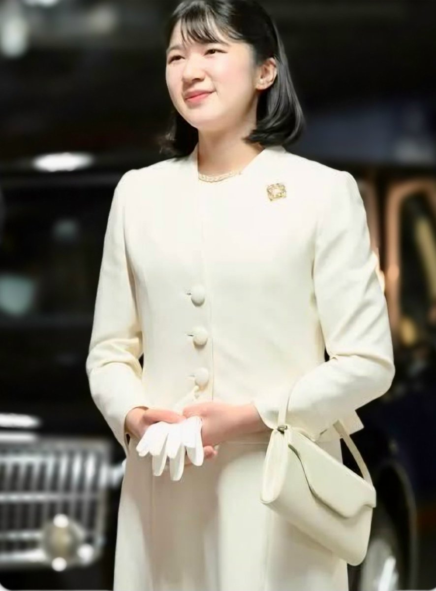 hGE3QxuISRJiICn's tweet photo. やっぱり愛子様に天皇になってほしい。

あのお姿を見ていると、私はすごく幸せな気持ちになります。きっと将来の日本や世界にも、たくさんの幸せを運んでくれそうな気がします。

だから、愛子様に天皇になってほしい。私の心からの願いです。 https://t.co/nA7KtmoRTI