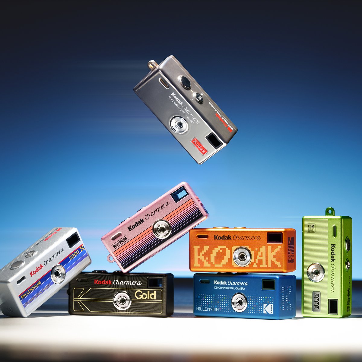 No.119刻印ෆ‪デザインチャームෆ‪ New】大人気のKodak Charmeraがさらに進化。 2000年代のフィーチャー感