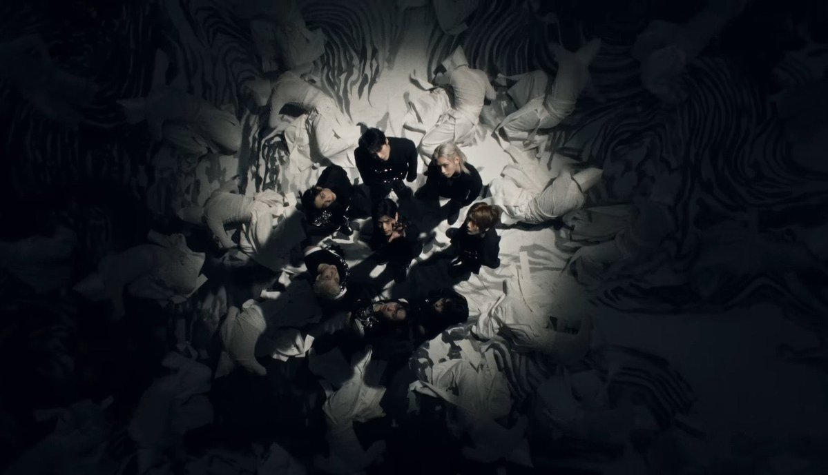 skzchartdata's tweet photo. "RUN IT" M/V has surpassed 11,603,226 (11.6M) views and 957,565 (957k) likes in the first 24 hours on YouTube. 

It is their 5th most viewed M/V in the first 24 hours!

▶️ https://t.co/Ezulz3u7H1

@Stray_Kids #StrayKids #스트레이키즈 https://t.co/ruoesrHnZe