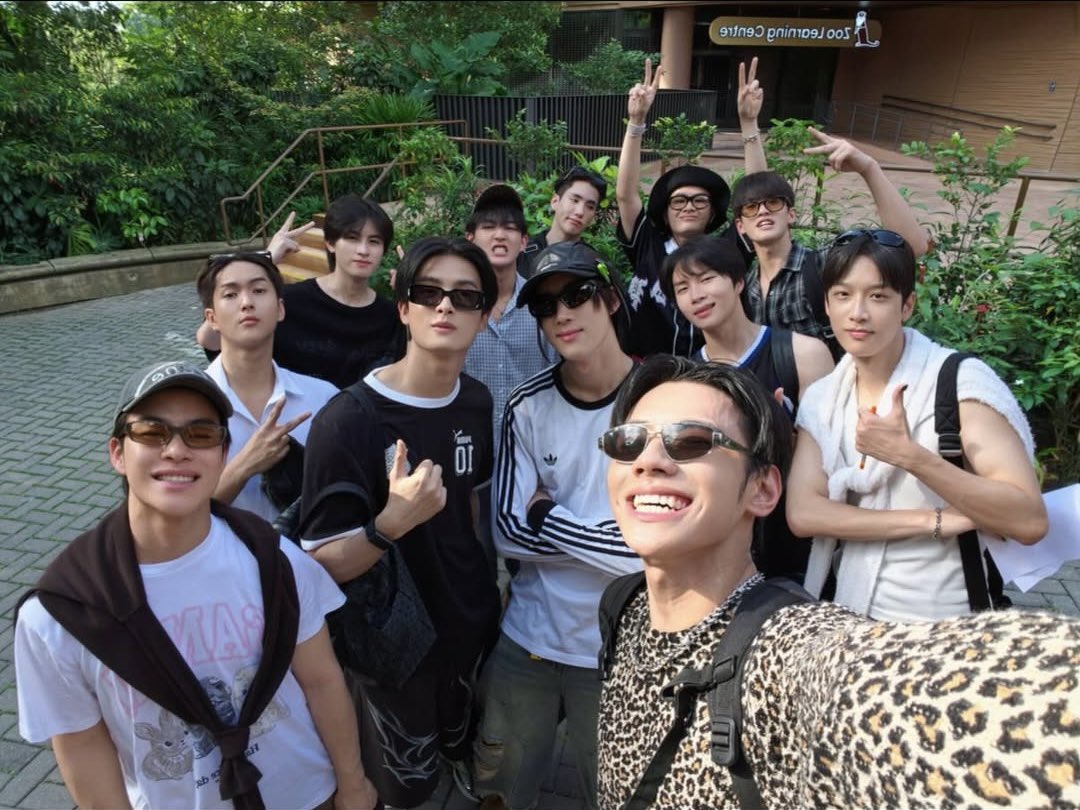aaumkungg's tweet photo. พี่อลันลงรูปน้องบัสตอนไปเที่ยวสวนสัตว์ที่สิงคโปร์ด้วย น่ารักจังเลยหนิิิิิ 🫳🏻👦🏻 https://t.co/eEt2ko1Gga