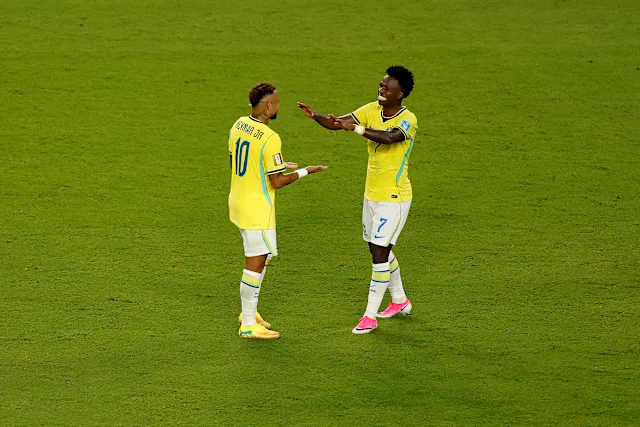 TouchlineX's tweet photo. 🚨🗣️ Neymar Jr.: "Vini Jr. is our star player."

"He's deciding matches on his own." https://t.co/fXpwdbmNJq