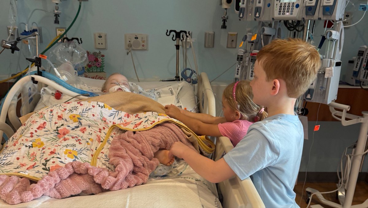 Michellebbz's tweet photo. This morning at 9am is a very important time to pray for baby Annelise. Look at this photo of this precious family. Our God performs miracles every day. God, we need one. Please, as you wake up this morning, pray for this family, baby Annelise, & the new medical team at @OchsnerHealth.