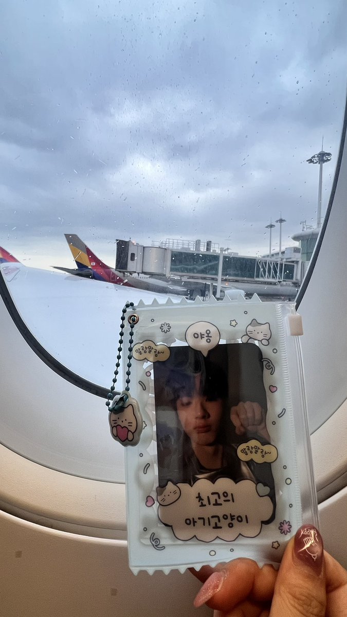 multi_doksss's tweet photo. ไปฉลองวันเกิดป่ะป๊าเซฟเลยยย😸🫶🏻
(ft. a jiw cupcake nail🧁😆

D-2 #ShineOn23rdSAVE
#savewrg https://t.co/tHMGoMOIXY