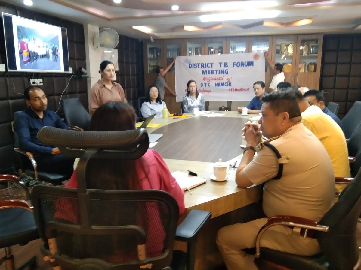 RntcpSikkim's tweet photo. District TB Forum meeting chaired by the District Collector, Namchi, reviewed progress and challenges under the 100 Days TB Campaign. Stakeholders reaffirmed their commitment to strengthen TB elimination efforts. Together for a TB-Free India. #TBMuktBharat #100DaysCampaign #EndTB https://t.co/4HeE8YG1SL