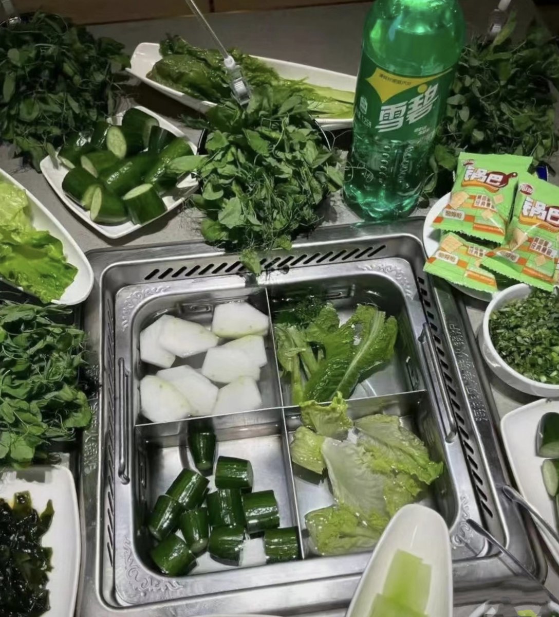 ThePixelFrank's tweet photo. Just tried the new organic baby spinach from local farm—super crisp, vibrant, no bitter aftertaste at all. Perfect for salads or smoothies, 10/10 would buy again! https://t.co/D0k3reZGqi