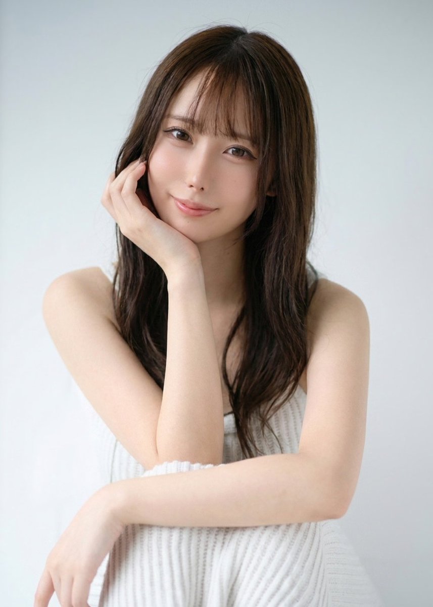 BOKNOTEjrkc's tweet photo. 【速報】
10歳で子役として芸能界入り
↓
15歳でN〇Kの教育番組レギュラー
↓
TV引っ張りだこだったが...
↓
突如芸能界引退
↓
Fan⚪︎iaデビューを発表
↓ https://t.co/jyRVytG94f