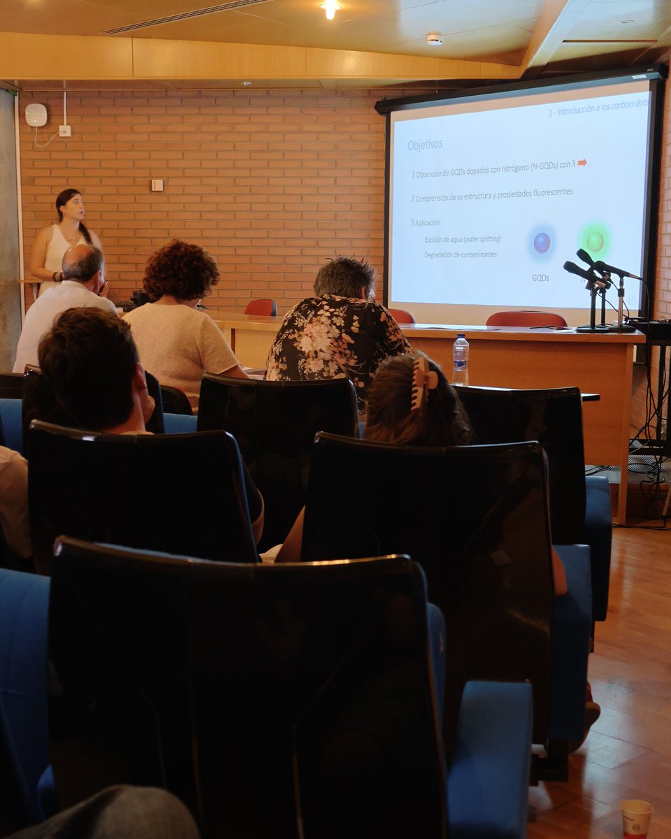 ICB_CSIC's tweet photo. 🏅Orgullosas/os de Clara Carrera Jiménez ( @gcnncsic ), que ha recibido una excelente nota por su #TesisDoctoral

📄#Nanopartículas de #carbono dopadas con #nitrógeno: estrategias de síntesis, #fluorescencia y aplicaciones en #energía y #catálisis

🎉¡Felicidades, doctora! https://t.co/cSGFT2UwZy