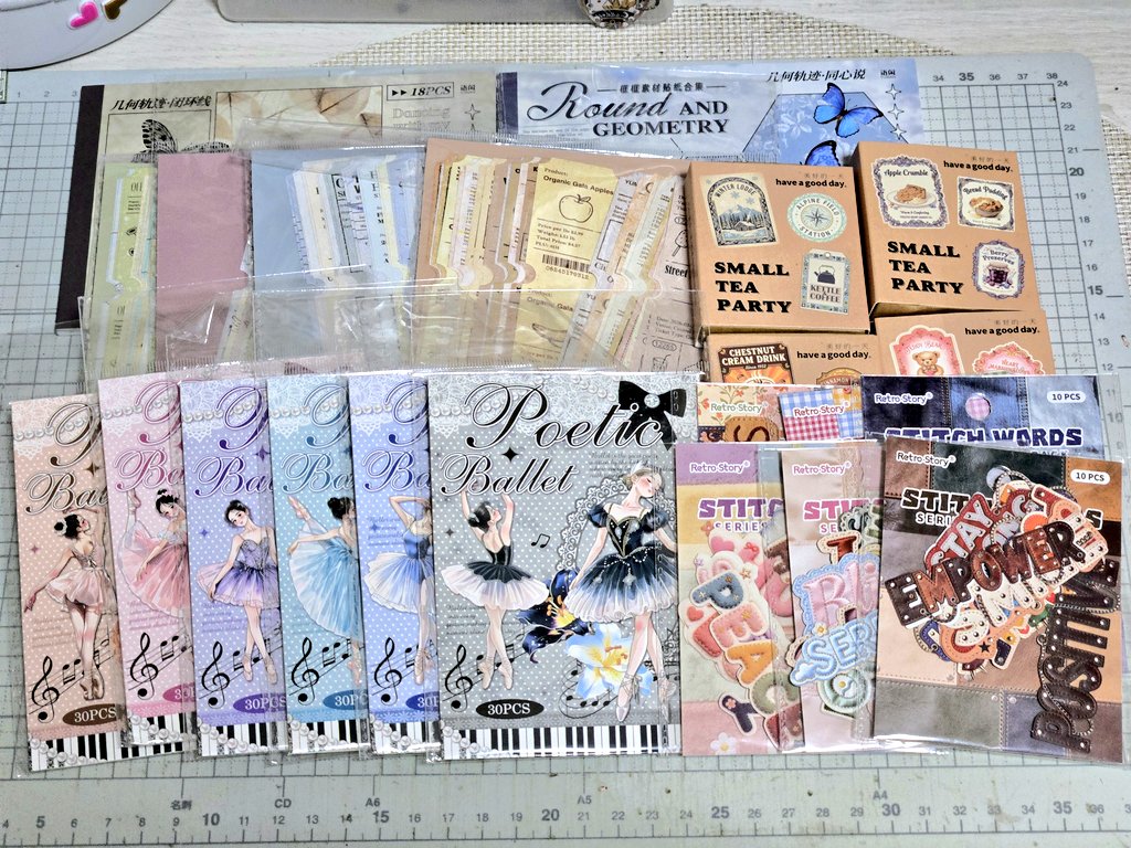 choco2_mori's tweet photo. 久しぶり購入品紹介✨

久しぶりに素材買ったよ♫人物シールいっぱいあるから悩んだけどやっぱり欲しいよね😊

#コラージュ
#購入品紹介 https://t.co/ZqEBKCpx0d